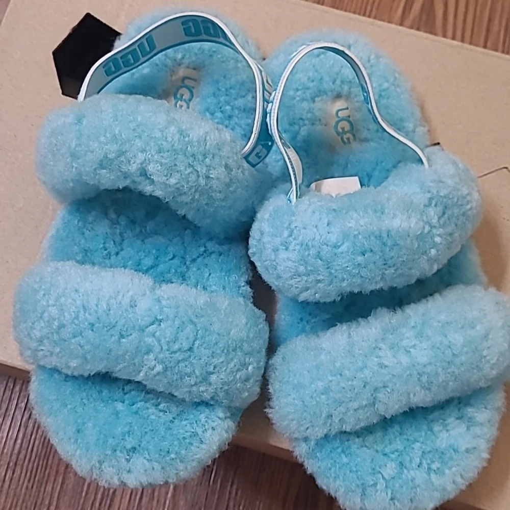 UGG Kids Fluffy Aqua‎ Sandals used good condition.